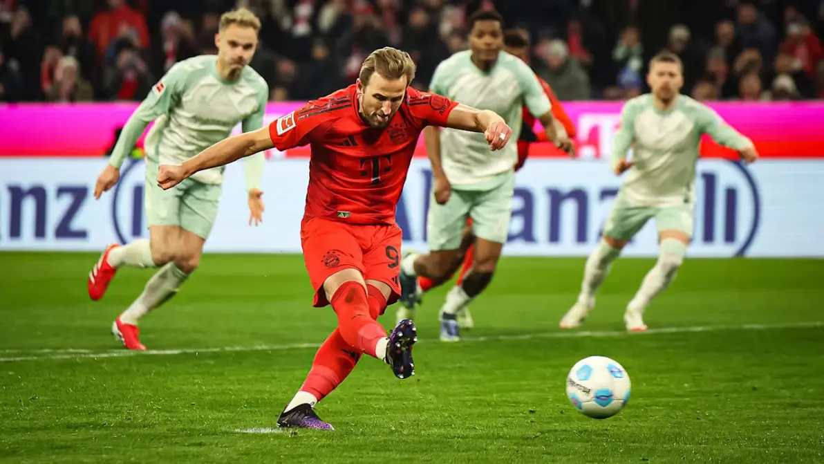 拜仁战平阿森纳，莱万梅开二度西甲