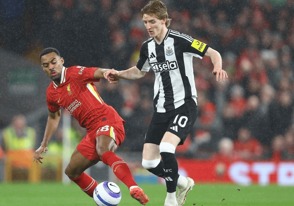 关于那不勒斯险胜阿森纳，范戴克梅开二度英超的信息